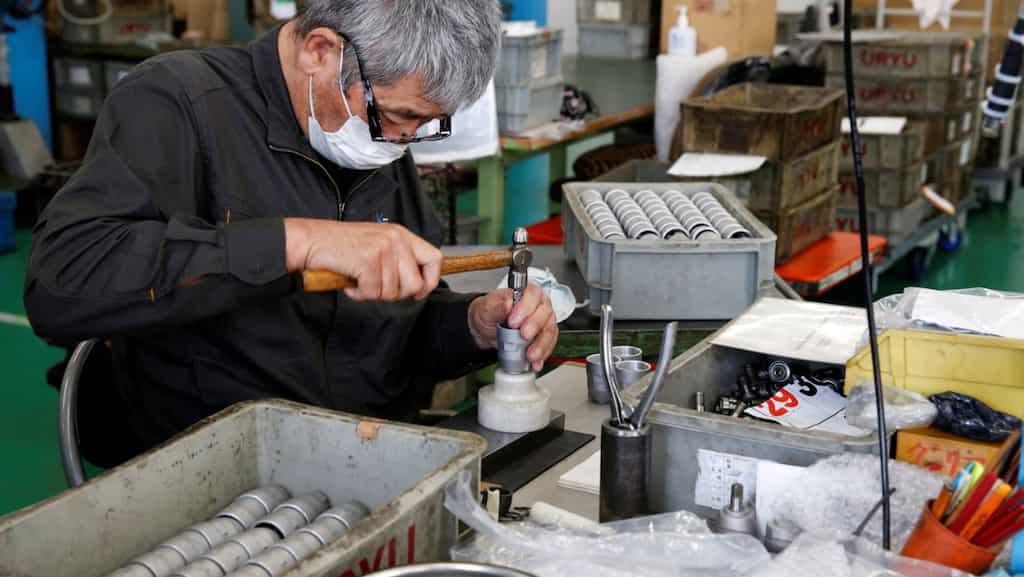 Toyota accedes to unions' demands, set to provide biggest wage hike in two decades
