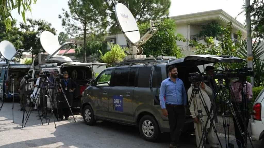 Pakistan orders news channels to toe the line, bans from covering terror attacks