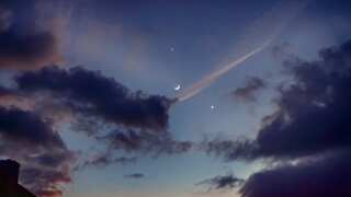Celestial dance | World witnesses Moon, Jupiter and Venus in perfect trifecta across skies