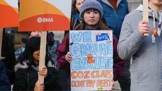 Junior doctors to go on 72-hour strike in England