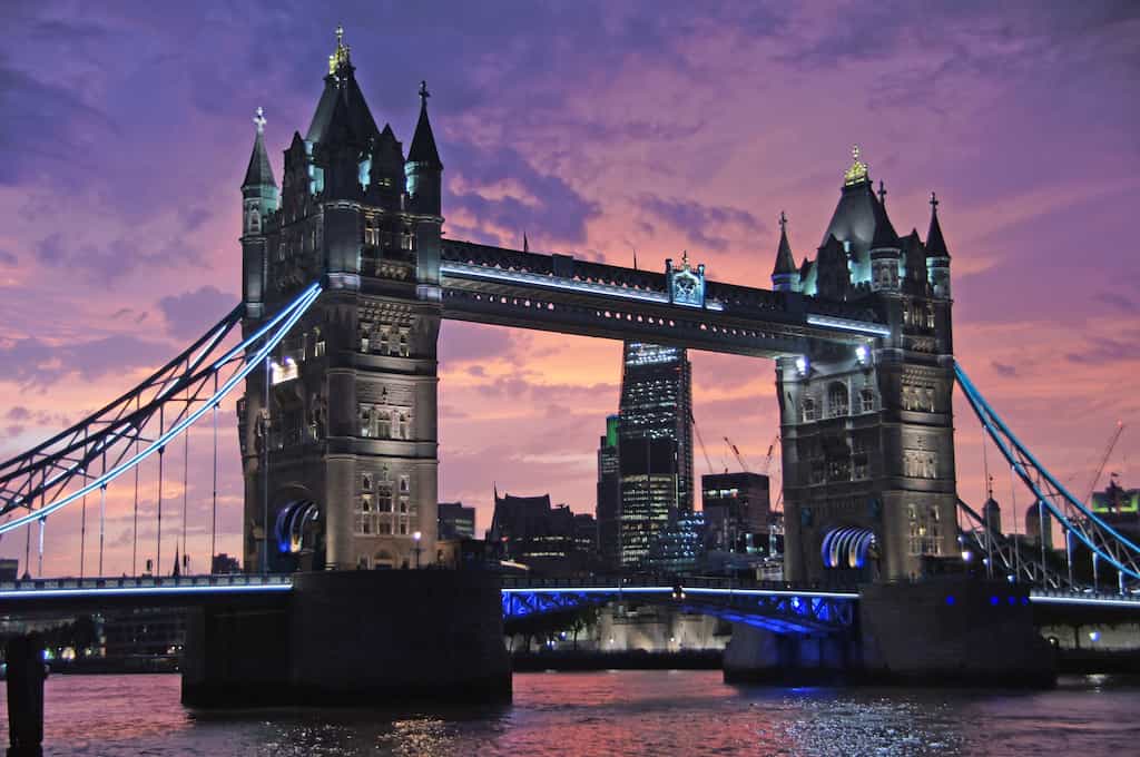 A shallow earthquake just hit UK, what are they? Which parts of UK are most prone to tremors?