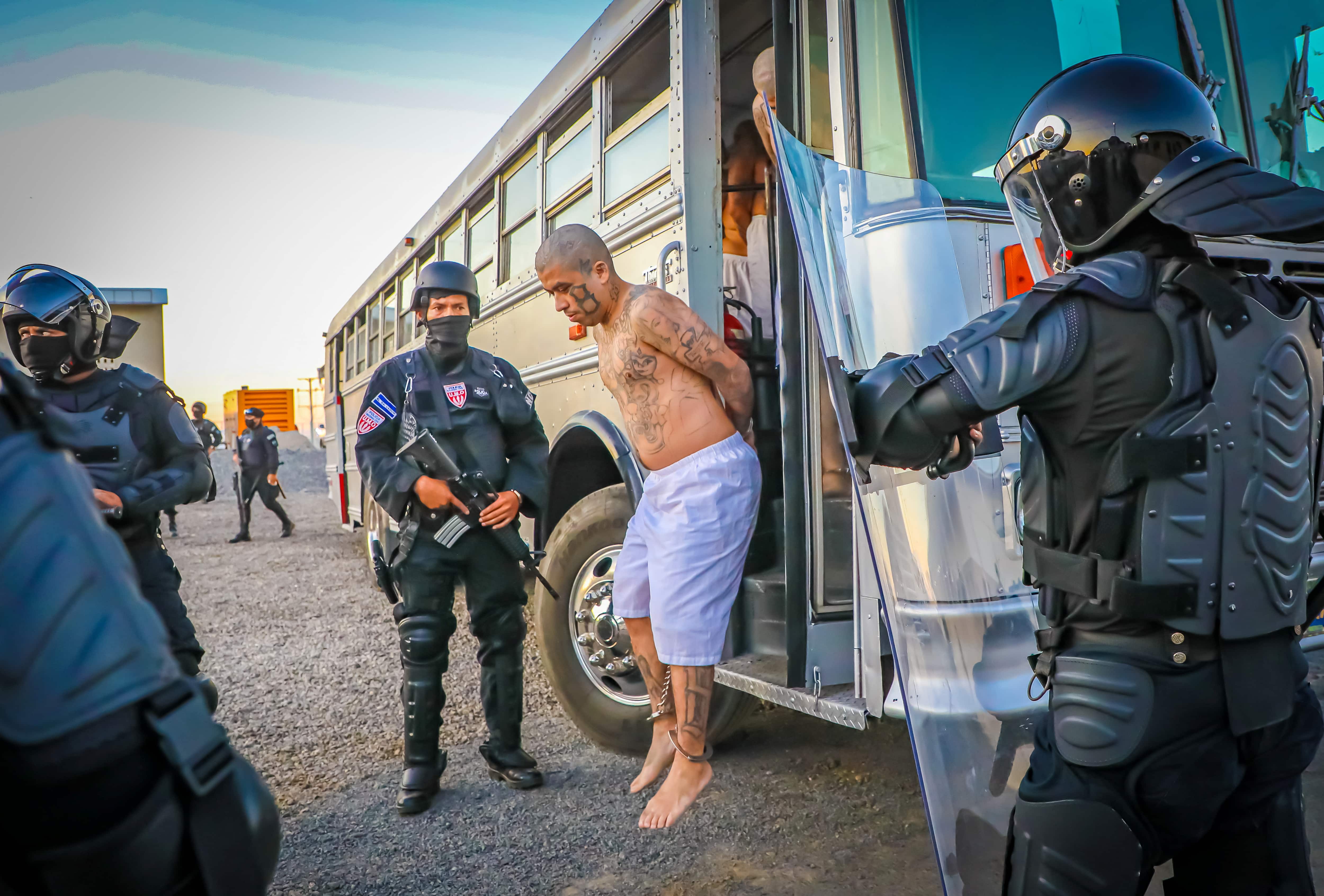 El Salvador moves 2,000 alleged gang members to ‘mega prison’