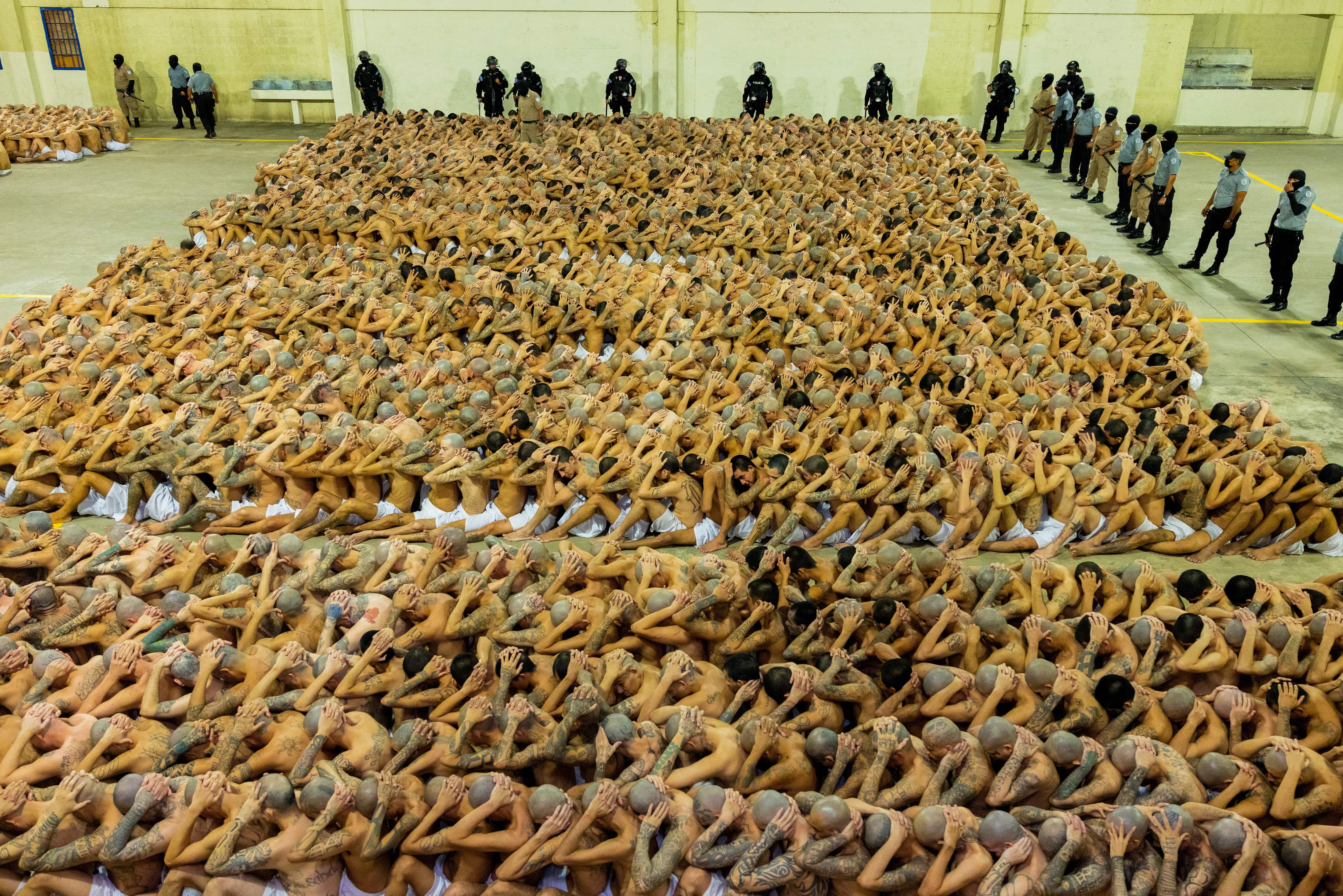 El Salvador moves 2,000 alleged gang members to ‘mega prison’