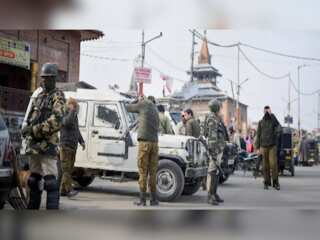 Jammu & Kashmir: Bank guard shot dead by terrorists in Pulwama district | India