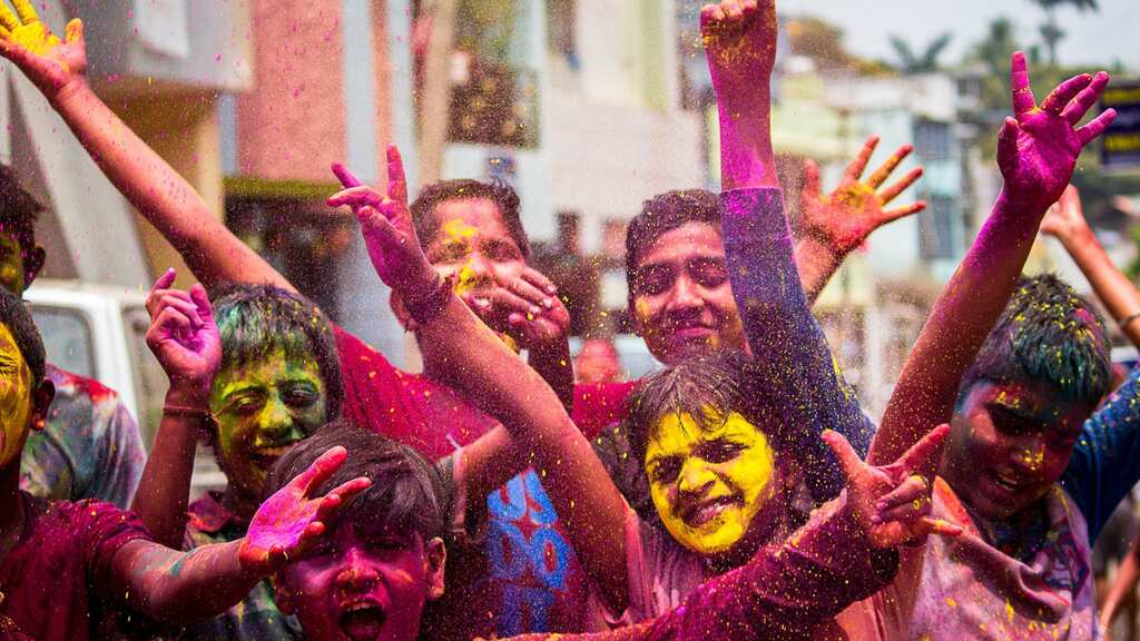 When is Holi 2023 & How to throw a perfect Holi Party?