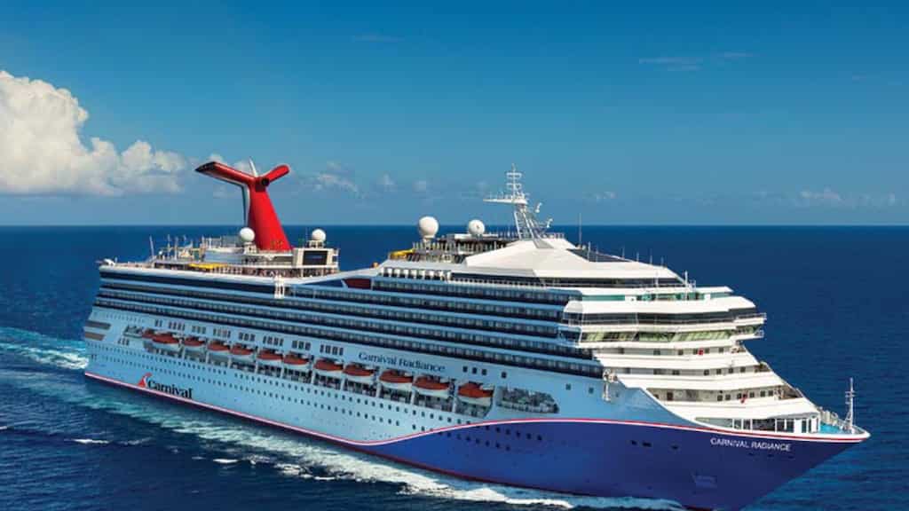 Smoking guests on cruise ships could be 'confined to cabins'