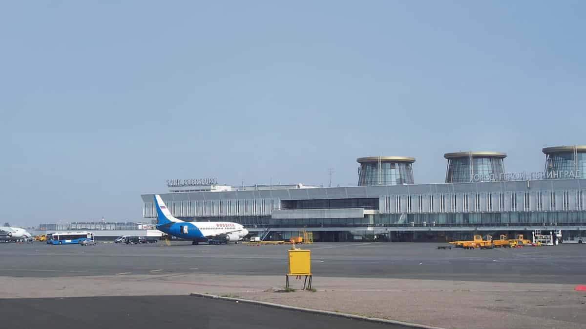 St. Petersburg suspends flights over 'unknown object' spotted in the area St. Petersburg suspends flights over 'unknown object' spotted in the area