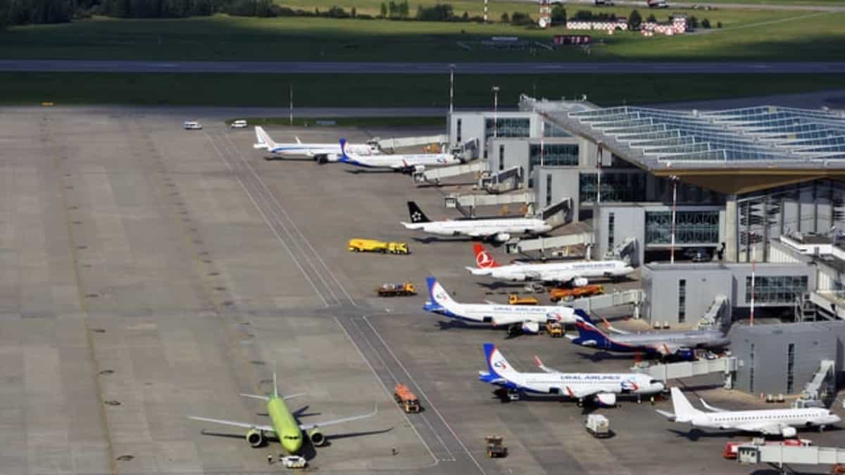 Russian military says it conducted drills during brief closure of St