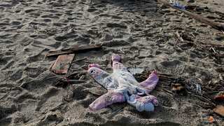 Italy boat tragedy gets murkier: Smugglers 'threw kids into sea' to lighten vessel's load
