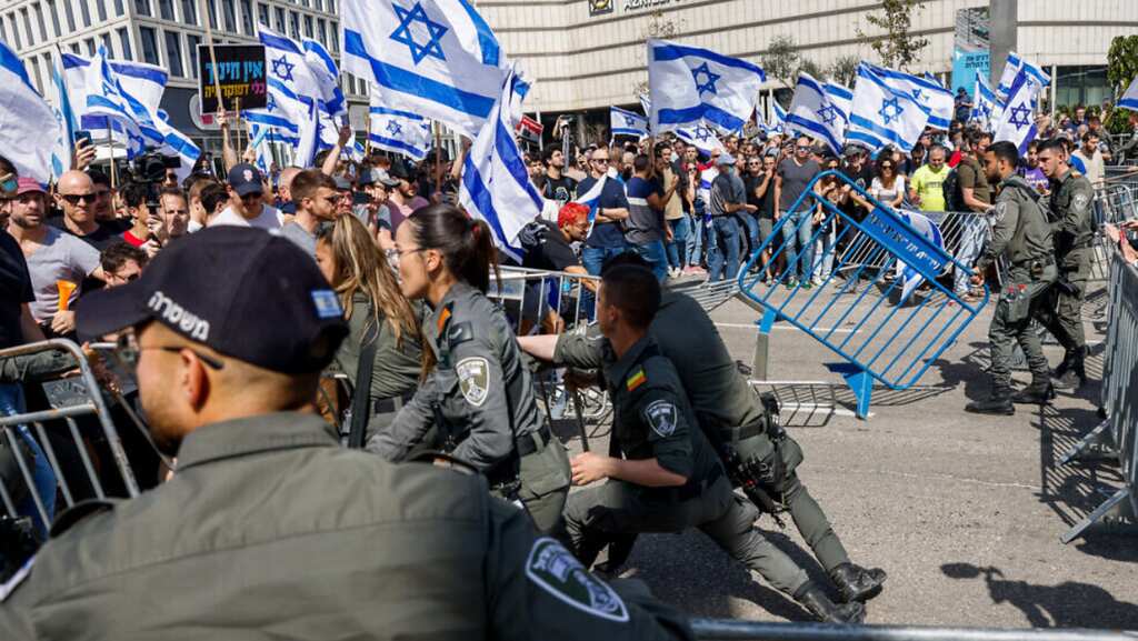 Knesset committee approves judicial overhaul bills as protests continue in Jerusalem