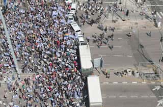 'Anarchy': Netanyahu slams Israel mass protests; wife rescued from salon