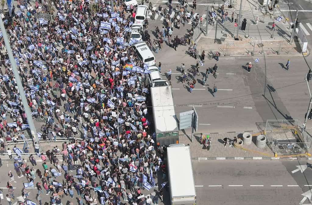 'Anarchy': Netanyahu slams Israel mass protests; wife rescued from salon