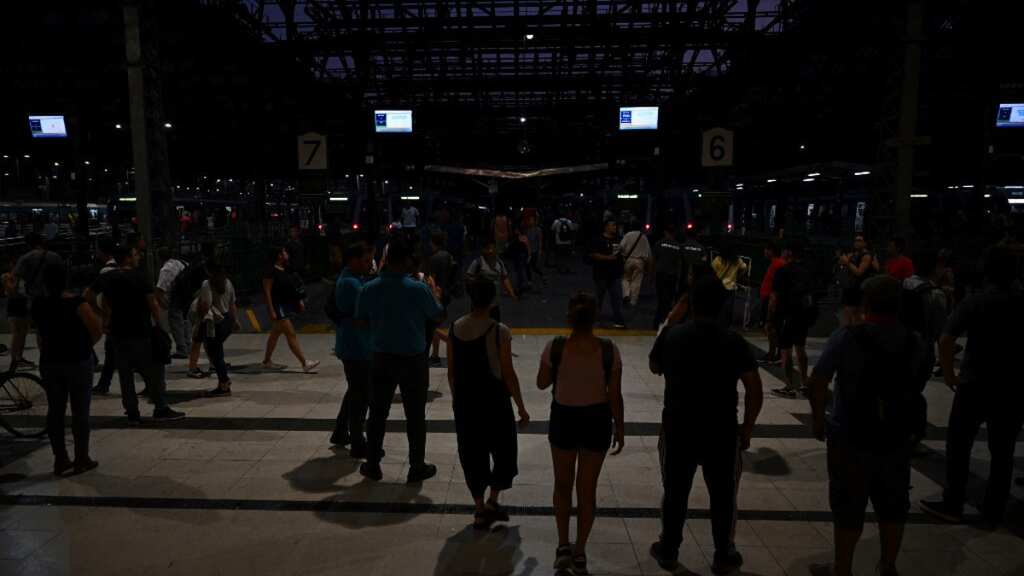 More than half of Argentina plunges into darkness as fire knocks out power grid