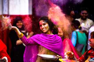 Holi 2023: These Holi outfits ideas for men & women can add colours to the festival