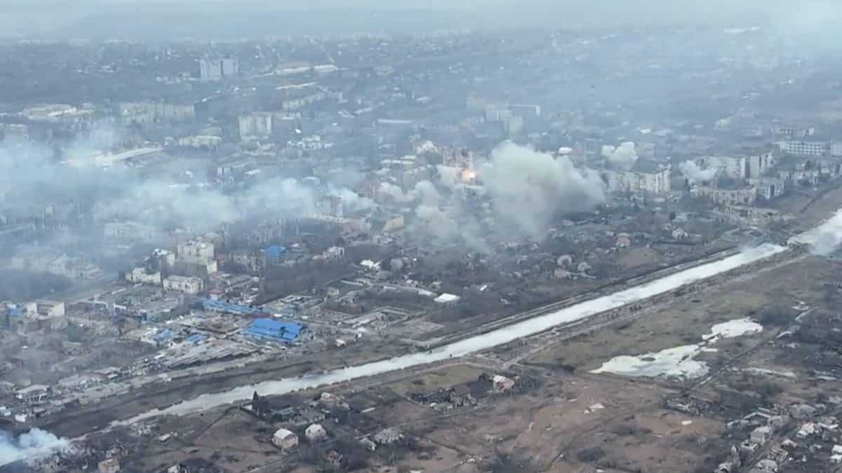 Battle for Bakhmut rages on ‘round the clock’ as Russia intensifies offensive Battle for Bakhmut rages on ‘round the clock’ as Russia intensifies offensive
