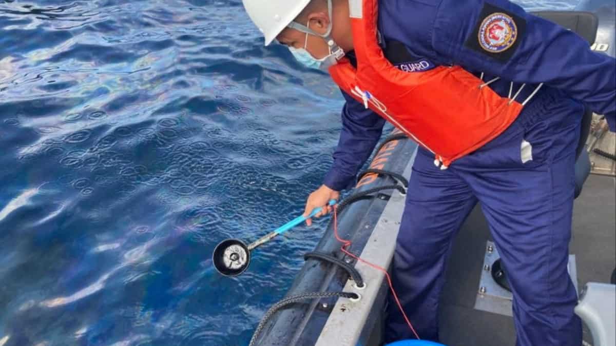Philippines: Authorities rush to contain oil spill caused by sunken tanker Philippines: Authorities rush to contain oil spill caused by sunken tanker