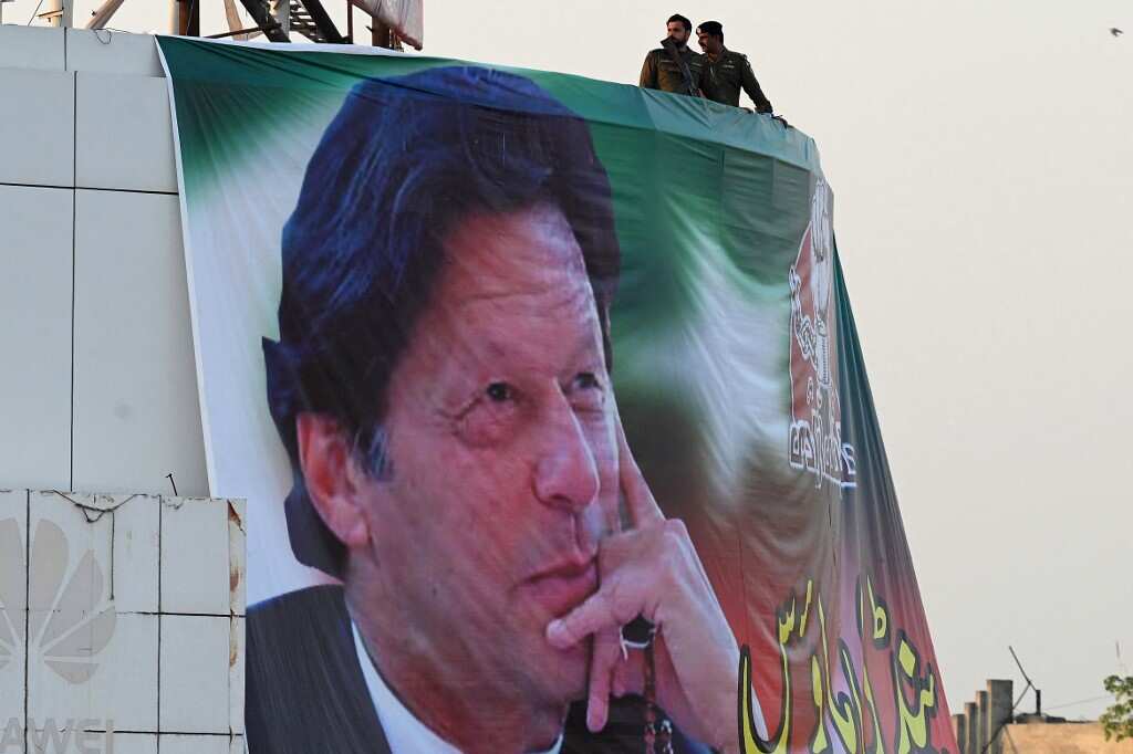 Islamabad police arrive at ex-Pak PM Imran Khan’s Lahore house to arrest him in Toshakhana case Islamabad police arrive at ex-Pak PM Imran Khan’s Lahore house to arrest him in Toshakhana case
