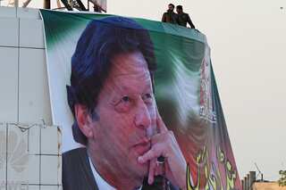 Islamabad police arrive at ex-Pak PM Imran Khan’s Lahore house to arrest him in Toshakhana case