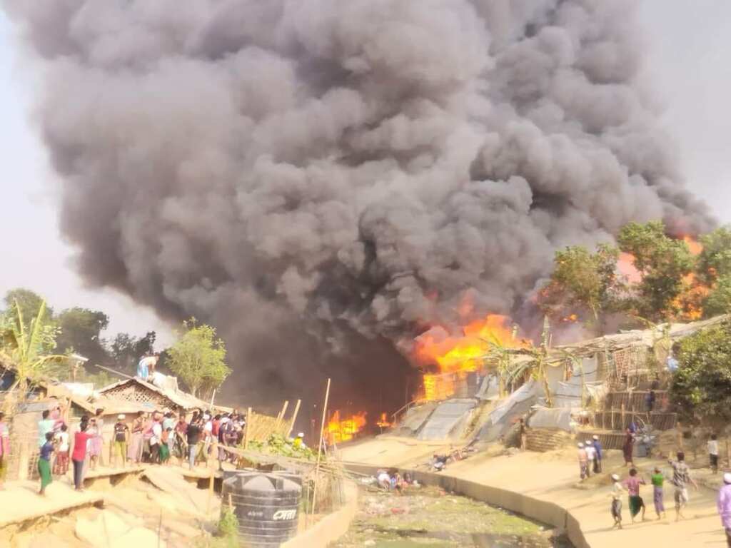 Bangladesh: Massive fire in Rohingya refugee camp in Cox's Bazar