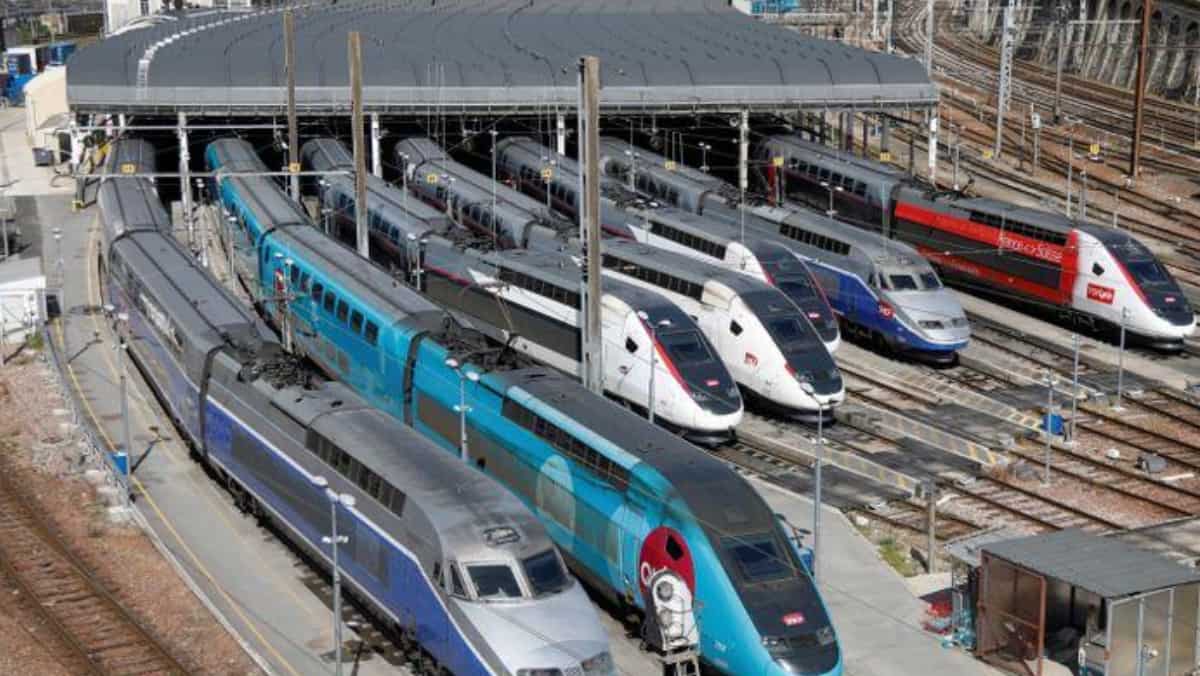 Railway operator SNCF warns passengers to postpone travel amid protests