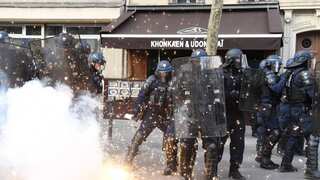 France protests: Around 1.28 million people demonstrate against Macron's pension reforms