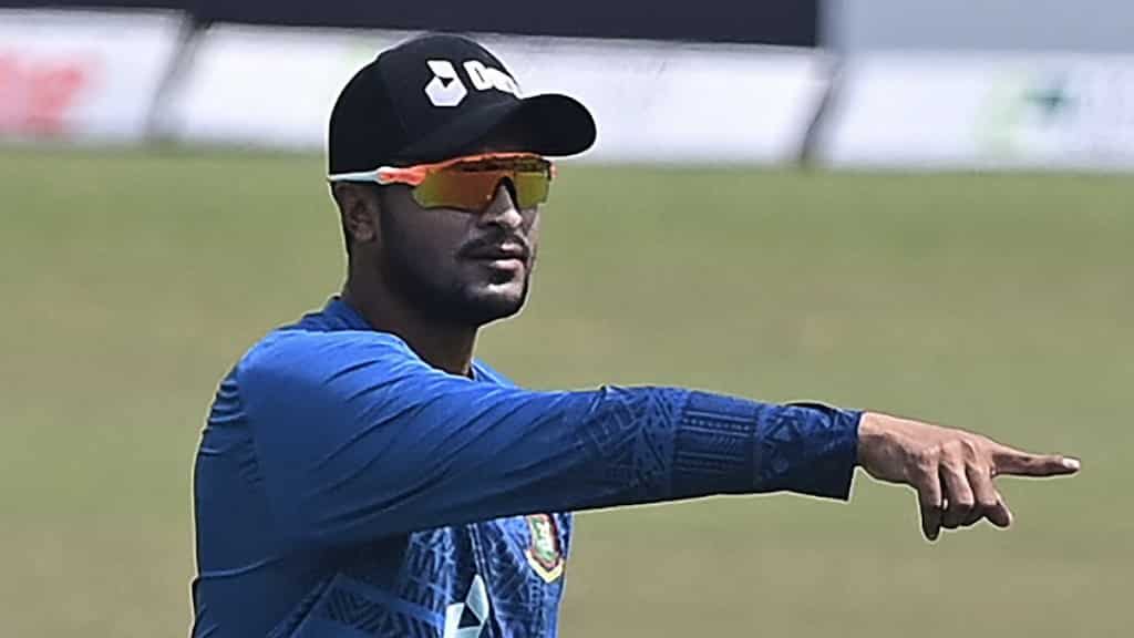 SHOCKING: Bangladesh all-rounder Shakib Al Hasan gets angry, beats fan - WATCH