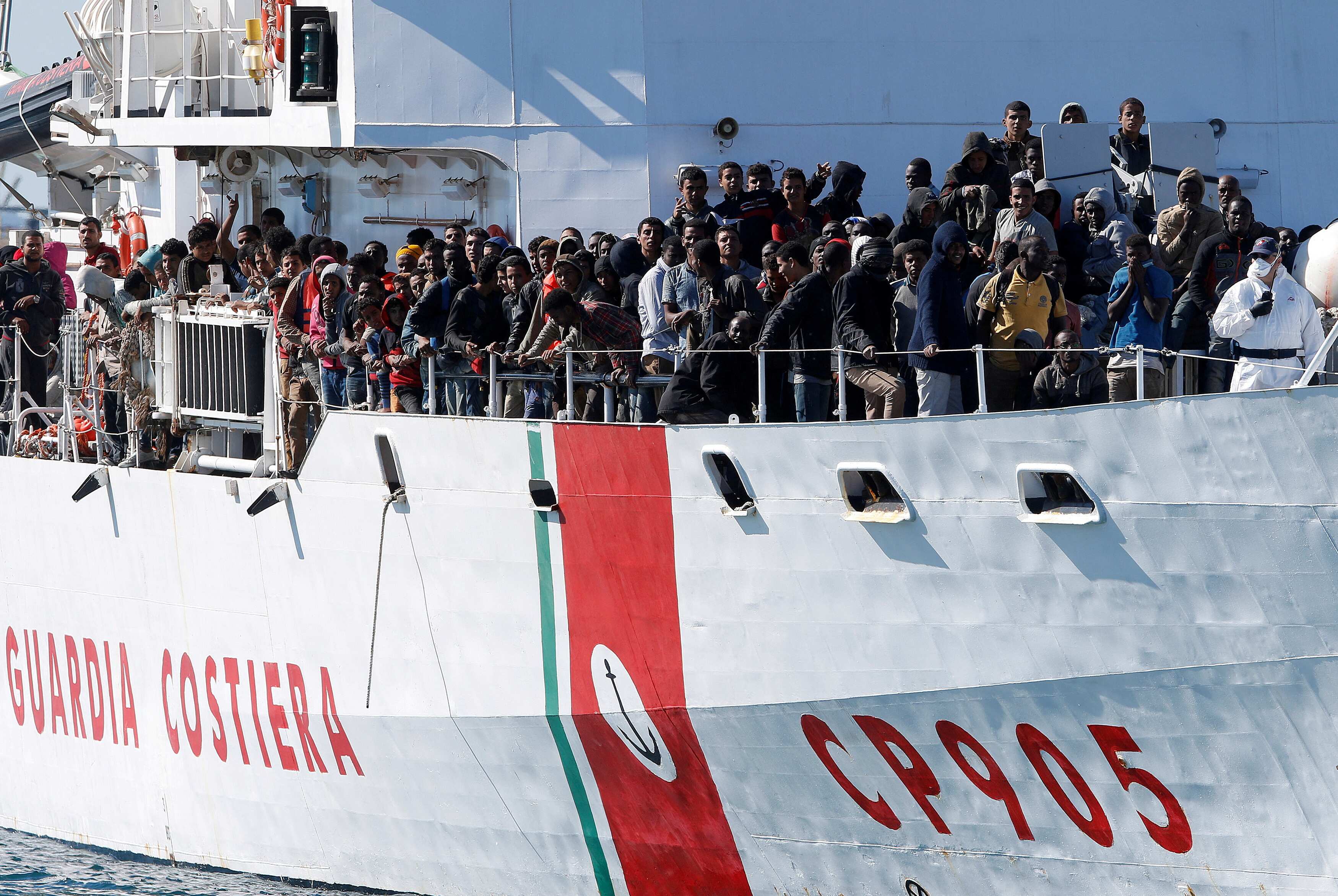 Over 1,000 migrants brought to safety at Italian ports