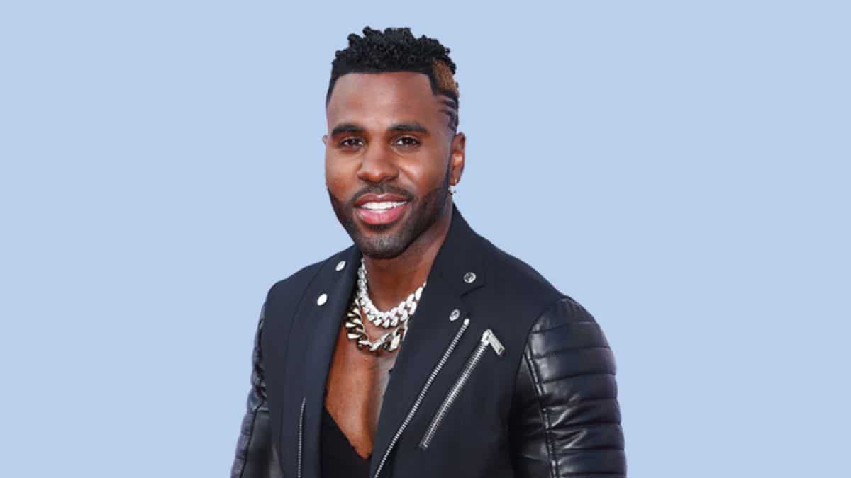 Whopping $5,000 tip! Jason Derulo pays for waiter's college fee Whopping $5,000 tip! Jason Derulo pays for waiter's college fee