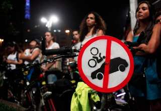 Brazil: Cyclists hit Sao Paulo streets naked to demonstrate their susceptibility to traffic accidents