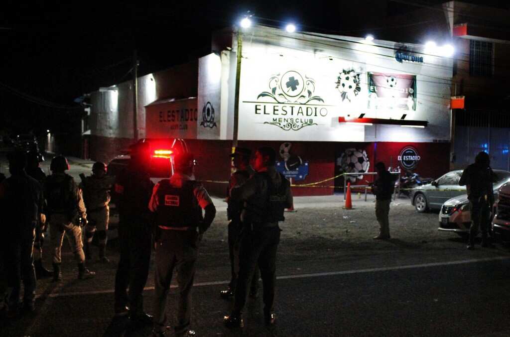 10 killed, seven injured after gunmen storm Mexican bar