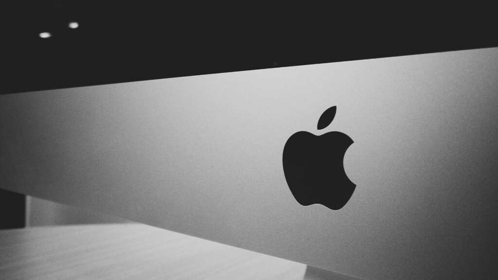 Apple's top executives are leaving at a breakneck speed. Here's why