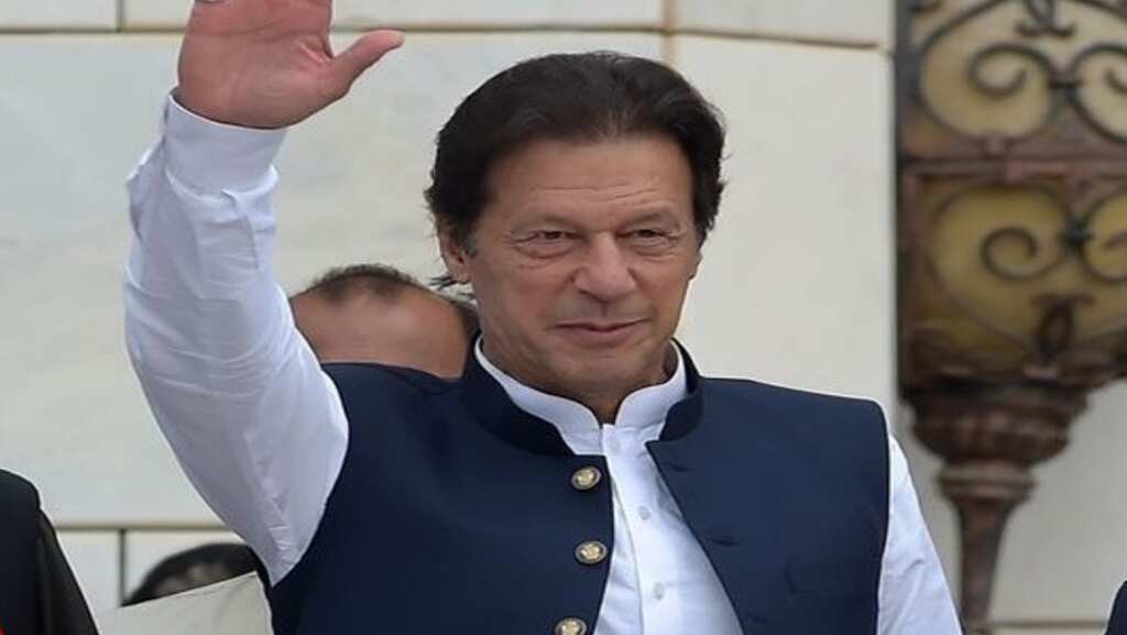 Imran Khan sounds power show bugle at Minar-i-Pakistan in Lahore