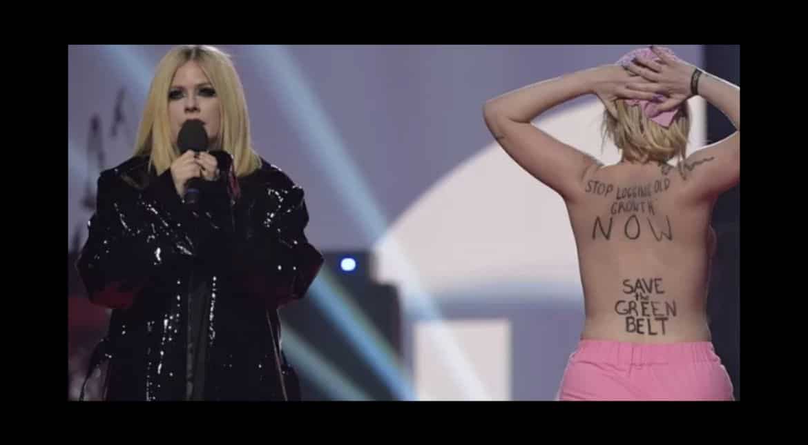Avril Lavigne shuts down topless woman protestor at Juno Awards: 'F*** off'