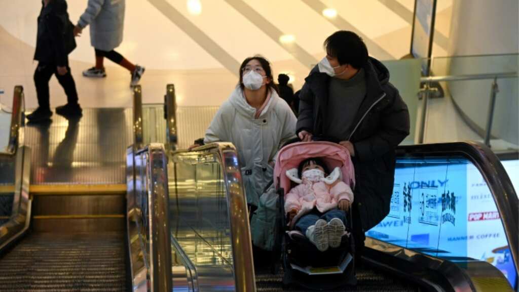 Experts in China draft 20 new incentives to encourage families for having more babies