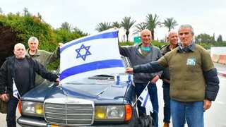 Israel: ‘Idi Amin car’ reaches airport to disrupt PM Benjamin Netanyahu’s Germany visit
