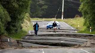 New Zealand: 7.1-magnitude earthquake prompts tsunami warning in Kermadec Islands