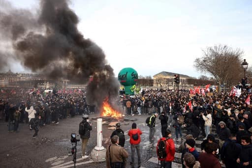 France protests: Govt to force Paris rubbish collectors to return to work as trash stacks up France protests: Govt to force Paris rubbish collectors to return to work as trash stacks up
