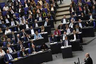 Germany: Lawmakers approve plan to shrink bloated parliament; two opposition parties criticise move