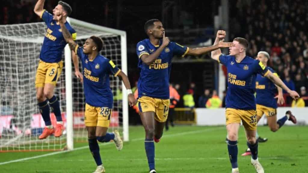 Premier League: Isak fires Newcastle to within sight of top four