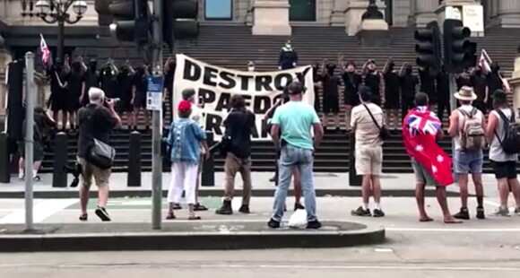 Australia: Neo-Nazis salute outside Victoria parliament building; state premier condemns it