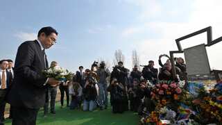 Russia-Ukraine war | Japan PM Kishida visits Bucha in Ukraine