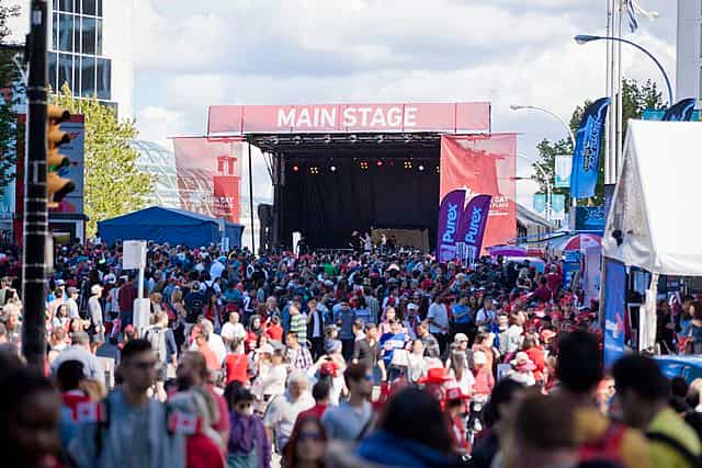 In a first, Canada's population grows by over one million