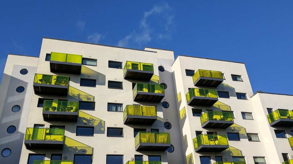 UK house prices plunge fastest in 12 years: Average home rent 8.3 times of average full-time wage