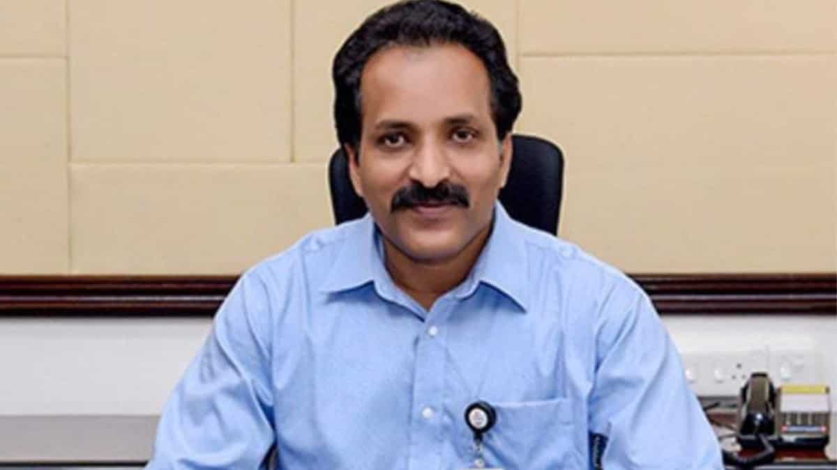 Largest rocket LVM3 places 36 satellites in orbit, augments confidence for Gaganyaan: ISRO chairman Largest rocket LVM3 places 36 satellites in orbit, augments confidence for Gaganyaan: ISRO chairman