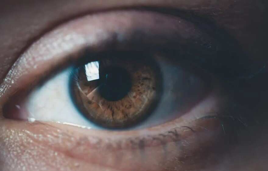 First signs of Alzheimer's may appear in the eyes, study shows