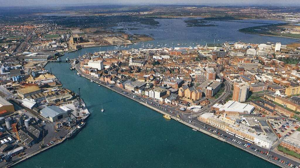 UK: 200 barrels of fluid comprising 'large amount of oil' leaks at Poole Harbour
