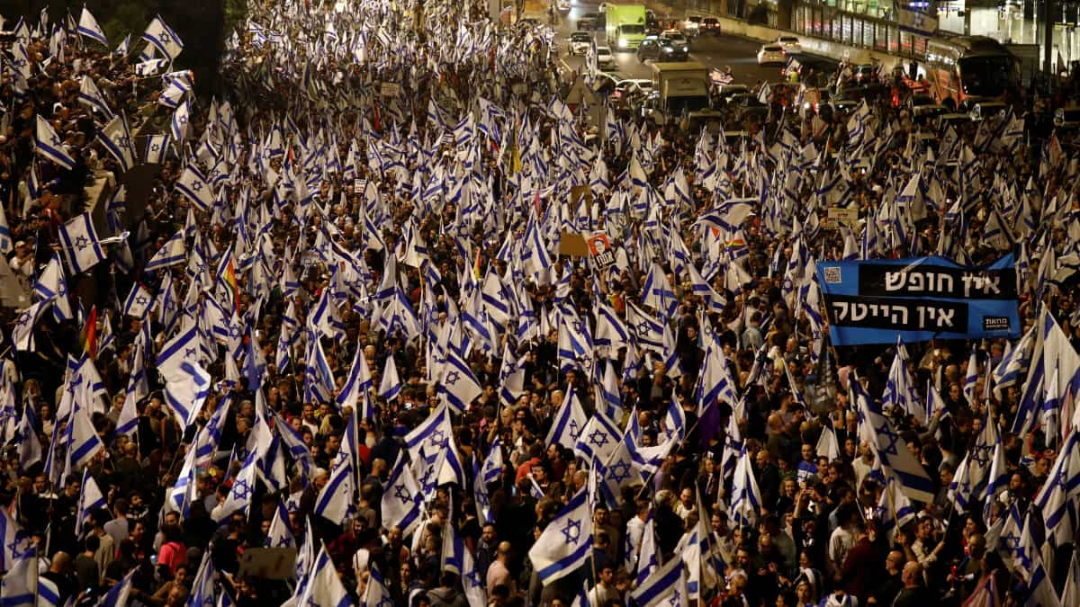 Opposition demands Netanyahu step down