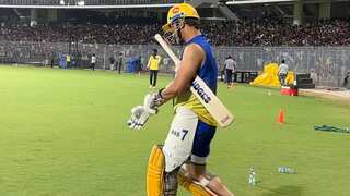 IPL 2023: Dhoni fever grips Chennai as fans go CRAZY for a glimpse of MSD - WATCH