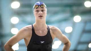 Canadian teenager Summer McIntosh breaks women's 400m freestyle world record