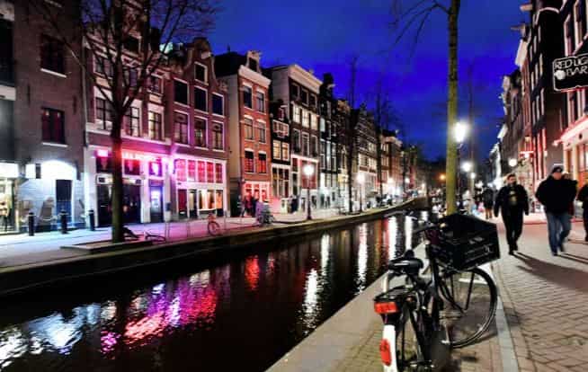 Amsterdam launches campaign to discourage young British men planning drug & alcohol-fuelled parties